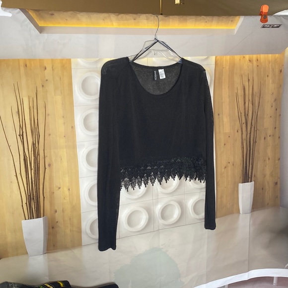 H&M Divided Black size medium long sleeve light sweater. - Picture 1 of 4